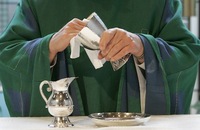 Are priests obliged to say mass every day? image